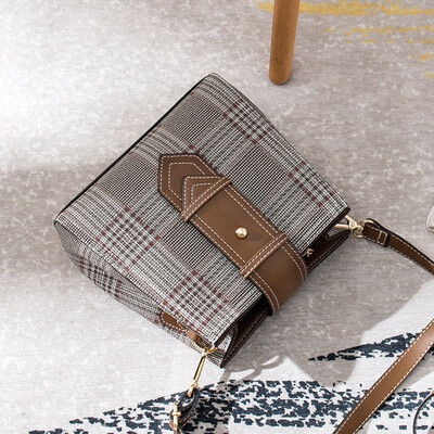 Summer girls Korean version of Joker casual messenger bag shoulder bucket bag fashion diagonal
Summer girls Korean version of Joker casual messenger bag shoulder bucket bag fashion diagonal