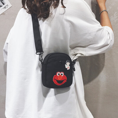 Ins super fire net red small bag female bag 2019 new shoulder bag fashion canvas bag summer small fresh messenger
Ins super fire net red small bag female bag 2019 new shoulder bag fashion canvas bag summer small fresh messenger