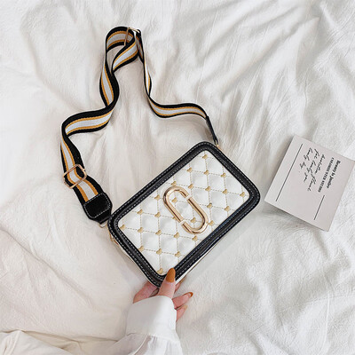 Chic heart-shaped embroidery thread rhombic color shoulder shoulder bag 2019 new fashion simple wild broadband small square bag
Chic heart-shaped embroidery thread rhombic color shoulder shoulder bag 2019 new fashion simple wild broadband small square bag