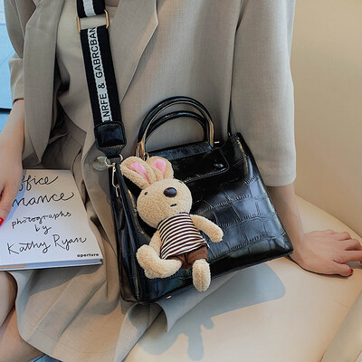 Bag female 2019 new retro stone pattern simple atmosphere shoulder bag shoulder bag wide shoulder strap casual wild bag
Bag female 2019 new retro stone pattern simple atmosphere shoulder bag shoulder bag wide shoulder strap casual wild bag