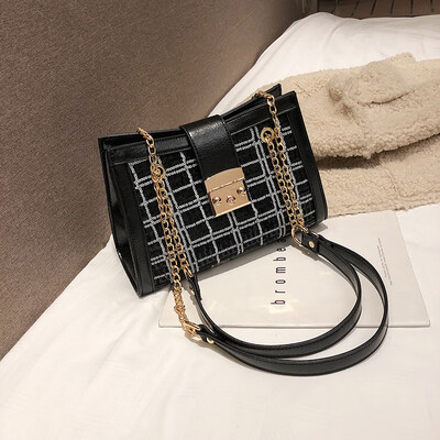 Girls small bag new Korean fashion wild shoulder Messenger bag chain small square bag tide
Girls small bag new Korean fashion wild shoulder Messenger bag chain small square bag tide