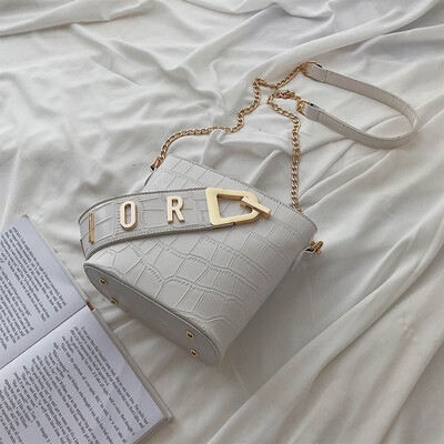 Chic texture chain bag fashion crocodile pattern retro womens bag new 2019 bucket bag shoulder Messenger bag
Chic texture chain bag fashion crocodile pattern retro womens bag new 2019 bucket bag shoulder Messenger bag