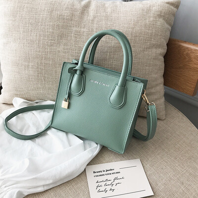 Qiao Bani 2019 new European&American style fashion ribbon K small lock letter killer bag shoulder shoulder diagonal female bag
Qiao Bani 2019 new European&American style fashion ribbon K small lock letter killer bag shoulder shoulder diagonal female bag