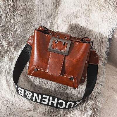 On the new wave of womens handbags Korean version of 100 minimalist ladies shoulder Messenger bag fashion bucket bag
On the new wave of womens handbags Korean version of 100 minimalist ladies shoulder Messenger bag fashion bucket bag