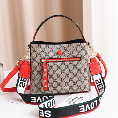 Up-to-date Korean fashion ladiesbags with INSS overheated single shoulder inclined water bucket
Up-to-date Korean fashion ladiesbags with INSS overheated single shoulder inclined water bucket