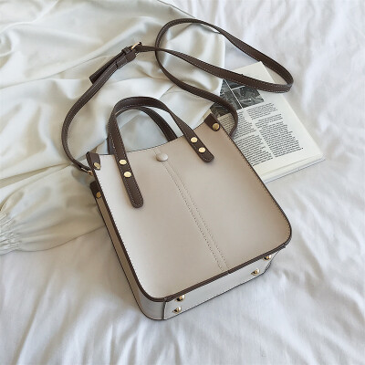 Senior sense of foreign style womens bag summer new Korean version of Joker small bag new 2019 simple messenger bag tote bag
Senior sense of foreign style womens bag summer new Korean version of Joker small bag new 2019 simple messenger bag tote bag