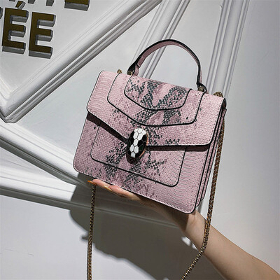 Qiao Bani 2019 new European&American style fashion snake head BV snake pattern flip bag hand strap shoulder diagonal trend handbags
Qiao Bani 2019 new European&American style fashion snake head BV snake pattern flip bag hand strap shoulder diagonal trend handbags