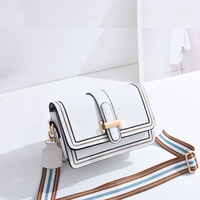 Summer Single Shoulder Ladies Up-trend Korean Ins Baitao Chain Slant Bag Fashion Simple
Summer Single Shoulder Ladies Up-trend Korean Ins Baitao Chain Slant Bag Fashion Simple
