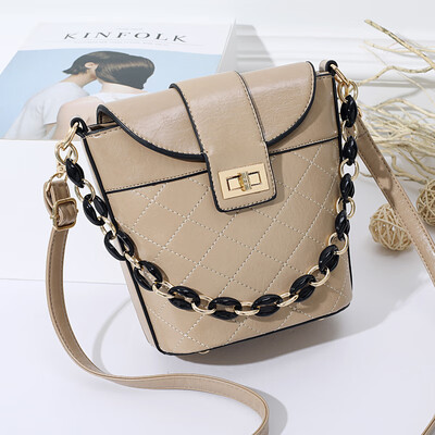 Lock chain bag new fashion summer fashion casual Ling single shoulder satchel mobile phone bag
Lock chain bag new fashion summer fashion casual Ling single shoulder satchel mobile phone bag
