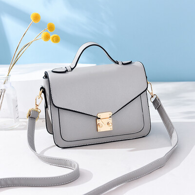 Summer new womens tide hand-held messenger bag fashionable simple Korean 100-way small square bag
Summer new womens tide hand-held messenger bag fashionable simple Korean 100-way small square bag