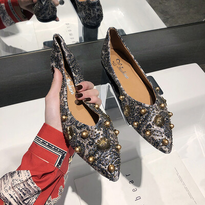 Summer Korean version single shoe women flat sole shallow mouth pearl water drill small fresh pointed womens shoes soft sole sing
Summer Korean version single shoe women flat sole shallow mouth pearl water drill small fresh pointed womens shoes soft sole sing