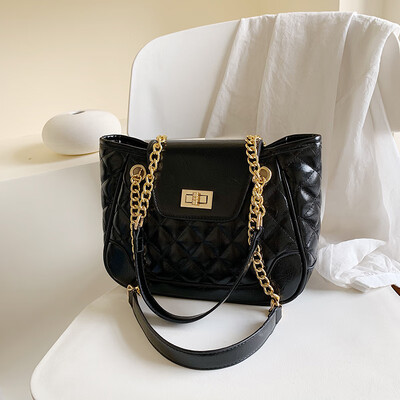 Lingge chain bag color leisure chic buckle womens bag new 2019 Korean version of Joker shoulder Messenger bag
Lingge chain bag color leisure chic buckle womens bag new 2019 Korean version of Joker shoulder Messenger bag