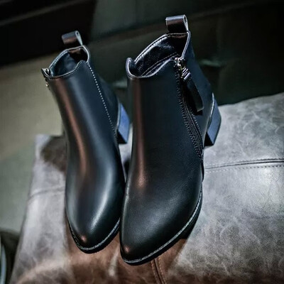 Europe&the United States new Chelsea womens boots Martin boots England carved ankle boots flat boots round head
Europe&the United States new Chelsea womens boots Martin boots England carved ankle boots flat boots round head