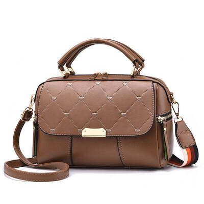 Korean version of the 2019 summer new embroidered line shoulder diagonal package PU leather fashion casual ladies small square bag
Korean version of the 2019 summer new embroidered line shoulder diagonal package PU leather fashion casual ladies small square bag