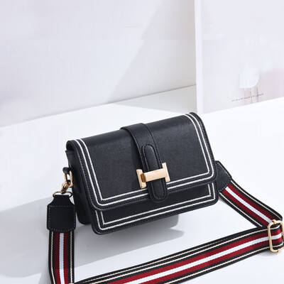 Summer Single Shoulder Ladies Up-trend Korean Ins Baitao Chain Slant Bag Fashion Simple
Summer Single Shoulder Ladies Up-trend Korean Ins Baitao Chain Slant Bag Fashion Simple