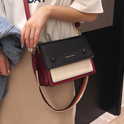 New small square bag female 2019 new Korean fashion wide shoulder strap shoulder bag wild simple Messenger bag small bag
New small square bag female 2019 new Korean fashion wide shoulder strap shoulder bag wild simple Messenger bag small bag