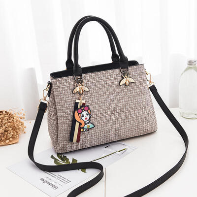 Female bag 2018 spring&summer new bag female European&American big bag fashion handbags Messenger shoulder bag
Female bag 2018 spring&summer new bag female European&American big bag fashion handbags Messenger shoulder bag