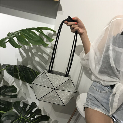 2018 new sequins glitter folding deformation female bag rhombic personality fashion variety change shoulder bag
2018 new sequins glitter folding deformation female bag rhombic personality fashion variety change shoulder bag