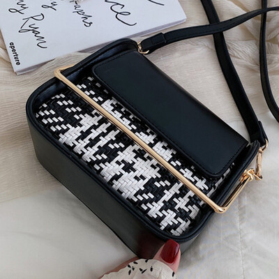 Summer 2019 new original wind diagonal small bag simple Joker straw small fresh beach small square bag
Summer 2019 new original wind diagonal small bag simple Joker straw small fresh beach small square bag