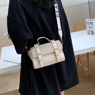 New matte small bag female 2019 new wave Korean version of the wild slung wide shoulder strap fashion portable Boston bag
New matte small bag female 2019 new wave Korean version of the wild slung wide shoulder strap fashion portable Boston bag