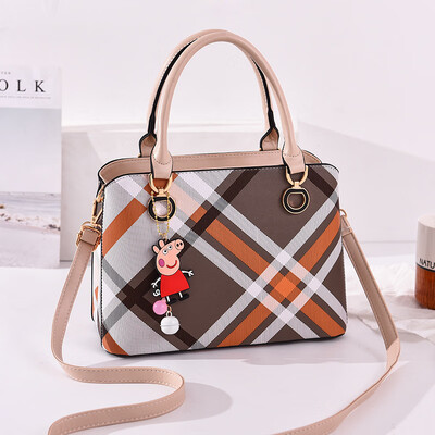 Womens bag 2019 Europe&the United States new ladies big bag large capacity elegant Messenger shoulder bag handbag
Womens bag 2019 Europe&the United States new ladies big bag large capacity elegant Messenger shoulder bag handbag