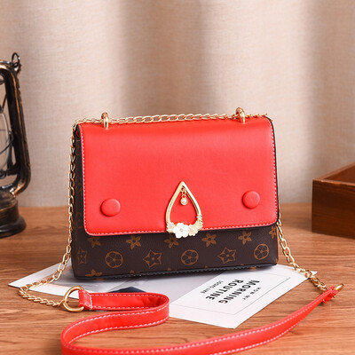 New wave Korean version of shoulder Messenger bag fashion simple Joker girl chain bag ladies
New wave Korean version of shoulder Messenger bag fashion simple Joker girl chain bag ladies