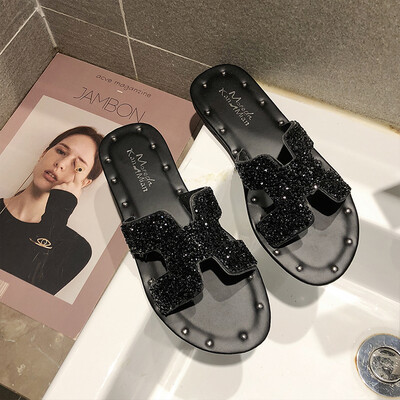 H slippers women summer wear flat bottom rhinestone rivets drag anti-slip soft sister wind chic beach shoes Korean version
H slippers women summer wear flat bottom rhinestone rivets drag anti-slip soft sister wind chic beach shoes Korean version