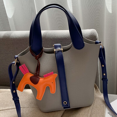 New casual texture bag 2019 new Korean version of fashion 100 lap color one - shoulder slung bucket bag
New casual texture bag 2019 new Korean version of fashion 100 lap color one - shoulder slung bucket bag