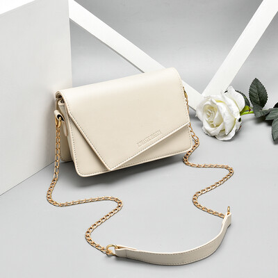 On the new female foreign style small square bag Korean version of simple temperament Joker fashion shoulder Messenger bag
On the new female foreign style small square bag Korean version of simple temperament Joker fashion shoulder Messenger bag