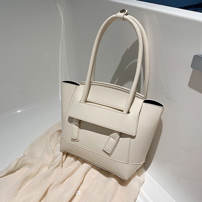 Advanced sense bag style simple temperament handbag 2019 new Korean version of the wild shoulder slung fashion handbag
Advanced sense bag style simple temperament handbag 2019 new Korean version of the wild shoulder slung fashion handbag