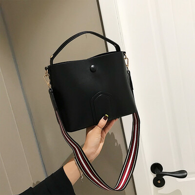 Advanced foreign gas bag chic simple fashion bucket bag new 2019 wide shoulder belt woman bag single shoulder oblique satchel bag
Advanced foreign gas bag chic simple fashion bucket bag new 2019 wide shoulder belt woman bag single shoulder oblique satchel bag