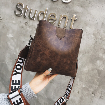 Retro bag women 2019 new womens bag shoulder Messenger bag personality bucket bag Korean wave large capacity
Retro bag women 2019 new womens bag shoulder Messenger bag personality bucket bag Korean wave large capacity