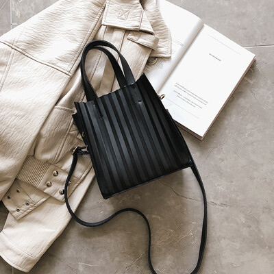 Qiao Bani 2019 new South Korea ins fashion silicone pleats mother bag shoulder bag diagonal cross trend handbags
Qiao Bani 2019 new South Korea ins fashion silicone pleats mother bag shoulder bag diagonal cross trend handbags