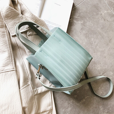 Qiao Bani 2019 new South Korea ins fashion silicone pleats mother bag shoulder bag diagonal cross trend handbags
Qiao Bani 2019 new South Korea ins fashion silicone pleats mother bag shoulder bag diagonal cross trend handbags