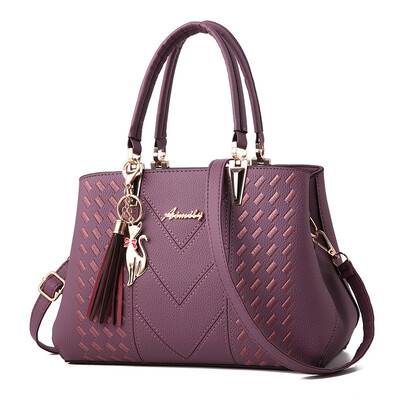 Middle-aged&old lady bag winter new tide embroidery line geometric figure lattice portable slung shoulder to send mother
Middle-aged&old lady bag winter new tide embroidery line geometric figure lattice portable slung shoulder to send mother