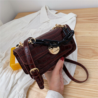 Bag female new Korean version of the stone pattern lock handbags Messenger bag wild single shoulder chain small square b
Bag female new Korean version of the stone pattern lock handbags Messenger bag wild single shoulder chain small square b