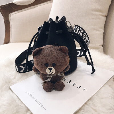 Fallwinter new bag women 2019 Korean wave Joker shoulder Messenger bag cute simple personality bear bucket bag
Fallwinter new bag women 2019 Korean wave Joker shoulder Messenger bag cute simple personality bear bucket bag