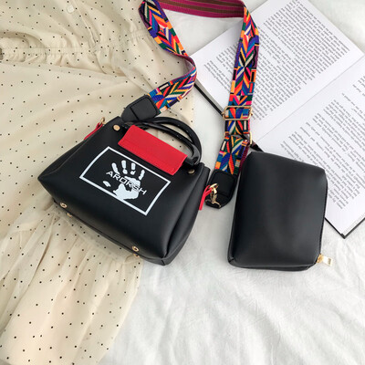 Korean version of the personality palm print handbag female 2019 new retro shoulder bag fashion wide shoulder strap diagonal cross bag
Korean version of the personality palm print handbag female 2019 new retro shoulder bag fashion wide shoulder strap diagonal cross bag