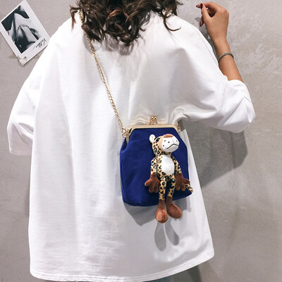 2019 new popular bag female wild cartoon doll canvas bag tide Korean fashion chain shoulder Messenger bag
2019 new popular bag female wild cartoon doll canvas bag tide Korean fashion chain shoulder Messenger bag