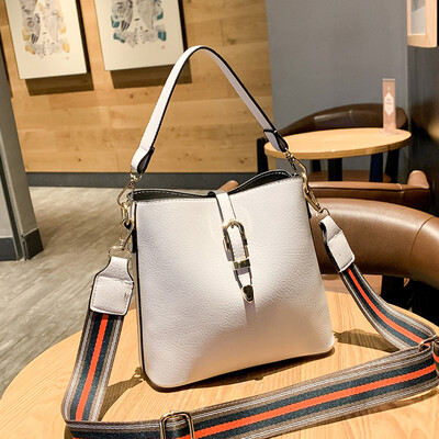 Shangxin Xiaoxia Chao Baitao single-shoulder lock Bucket Bag Fashion inclined Lady Bag Handbag
Shangxin Xiaoxia Chao Baitao single-shoulder lock Bucket Bag Fashion inclined Lady Bag Handbag