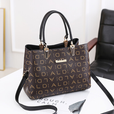 2019 handbags new European&American fashion handbags elegant large capacity big bag shoulder Messenger bag
2019 handbags new European&American fashion handbags elegant large capacity big bag shoulder Messenger bag