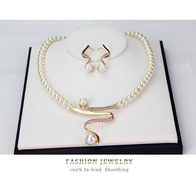 Fashion Women Bridal Wedding Party Prom Pearl Rhinestone Necklace Earrings Jewelry Set
Fashion Women Bridal Wedding Party Prom Pearl Rhinestone Necklace Earrings Jewelry Set