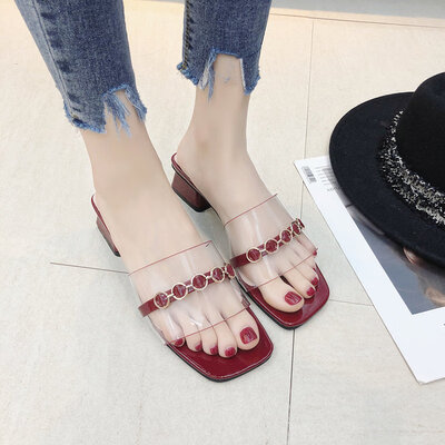 Slippers for women wearing summer Korean version of low-heeled anti-skid beach shoes with transparent rivets
Slippers for women wearing summer Korean version of low-heeled anti-skid beach shoes with transparent rivets