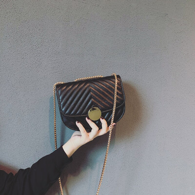 New bag fashion embroidered line rhombic shoulder bag trend retro semi-circle handbags wild simple chain messenger bag
New bag fashion embroidered line rhombic shoulder bag trend retro semi-circle handbags wild simple chain messenger bag