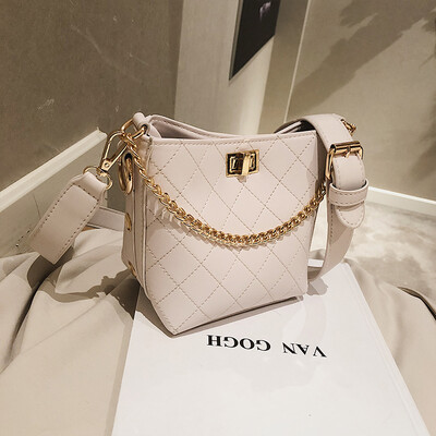 Senior sense small bag female 2019 new wave rhombic embroidered line hand bag shoulder bag fashion texture diagonal bucket bag
Senior sense small bag female 2019 new wave rhombic embroidered line hand bag shoulder bag fashion texture diagonal bucket bag