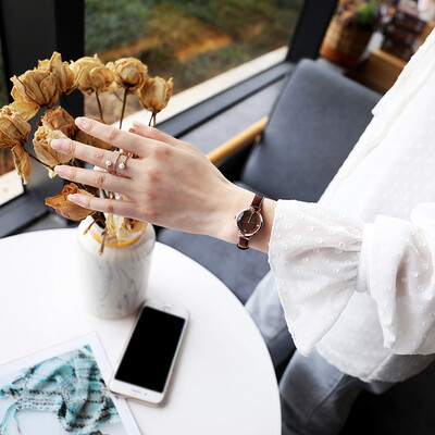 Northern European trendy student ins temperament Han Feng literary retro small dial Chichundred small simple watch girl
Northern European trendy student ins temperament Han Feng literary retro small dial Chichundred small simple watch girl