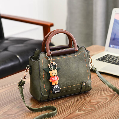 Female summer large-capacity retro handbag fairy messenger bag Korean Joker shoulder bag tide
Female summer large-capacity retro handbag fairy messenger bag Korean Joker shoulder bag tide