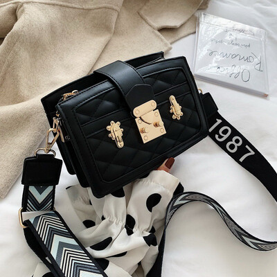 French small bag foreign women handbag 2019 new wave Korean version of the wild Messenger bag wide shoulder strap fashion small square bag
French small bag foreign women handbag 2019 new wave Korean version of the wild Messenger bag wide shoulder strap fashion small square bag