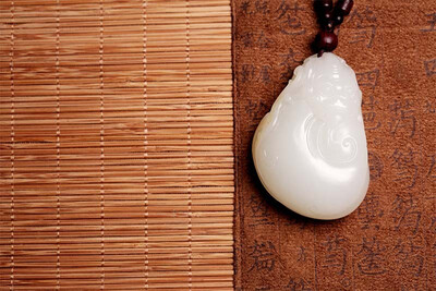 WANYANSHAOHUA Xinjiang Hetian Seeds White Jade Ornament Jewelry Pendant 18342-8059
WANYANSHAOHUA Xinjiang Hetian Seeds White Jade Ornament Jewelry Pendant 18342-8059
