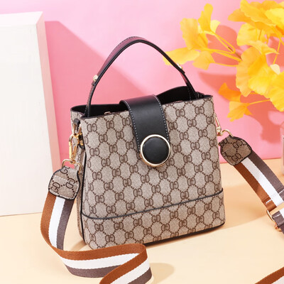 Baggage ladies new fashion Ms ins Baitao Handbag Shoulder slanting temperament lady bag summer
Baggage ladies new fashion Ms ins Baitao Handbag Shoulder slanting temperament lady bag summer